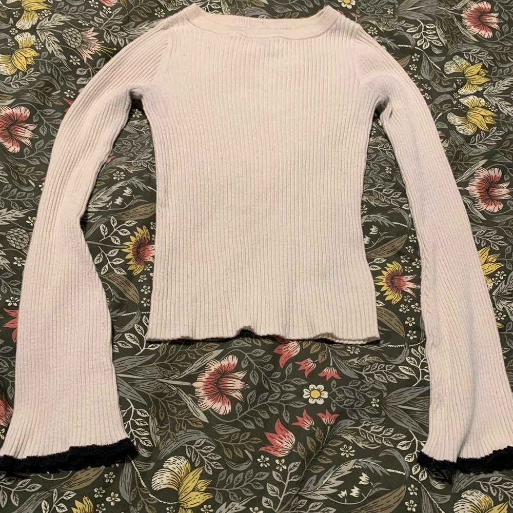 Aéropostale cream colored flare sleeve top with black tipped sleeves XS